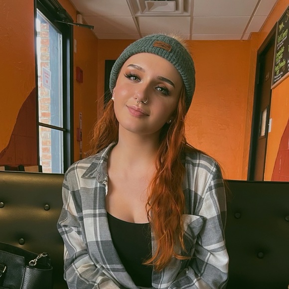 Meet your Posher, Sara - Picture 1 of 1